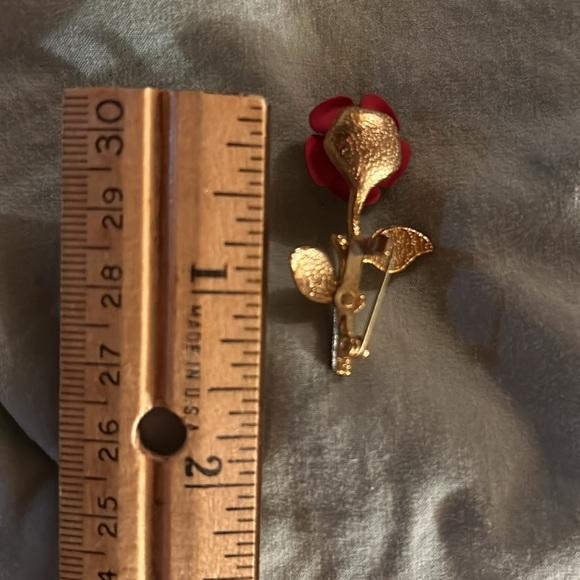 Red Rose Flower Gold Tone Metal Brooch Pin VINTAGE UNIQUE RARE - Picture 3 of 4